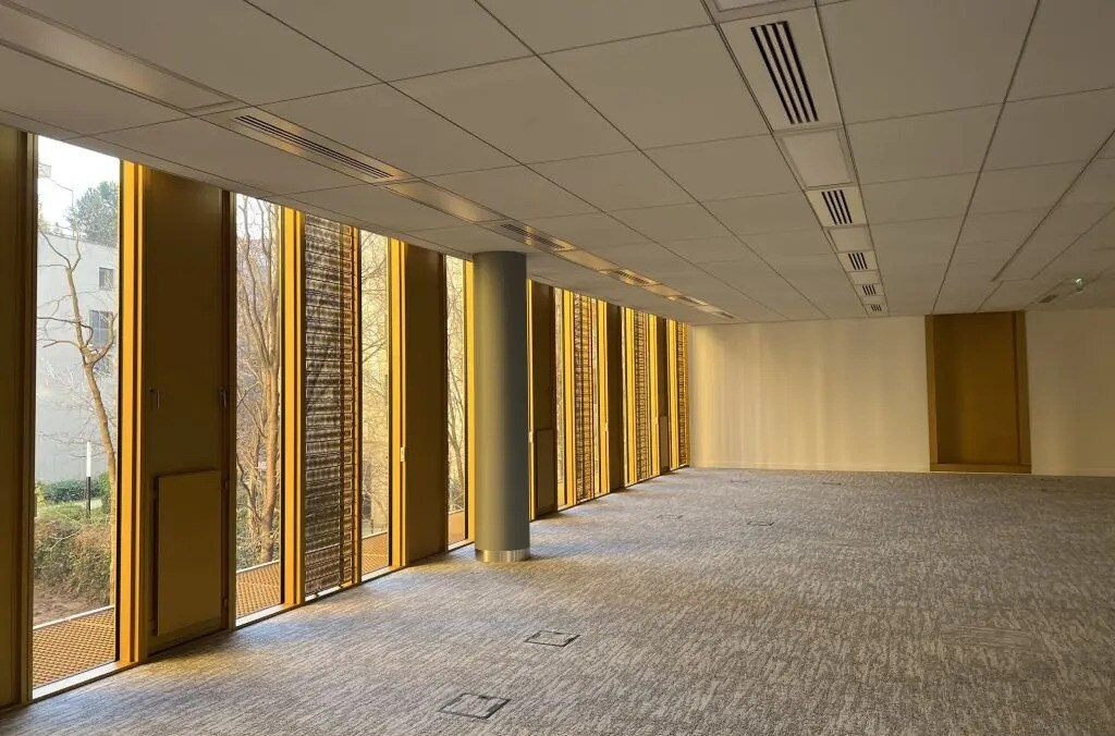 Office in Boulogne-Billancourt for lease Interior Photo- Image 1 of 1