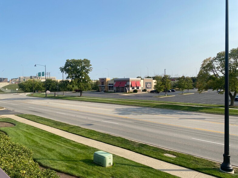 9651 W Higgins Rd, Rosemont, IL for lease - Building Photo - Image 2 of 2