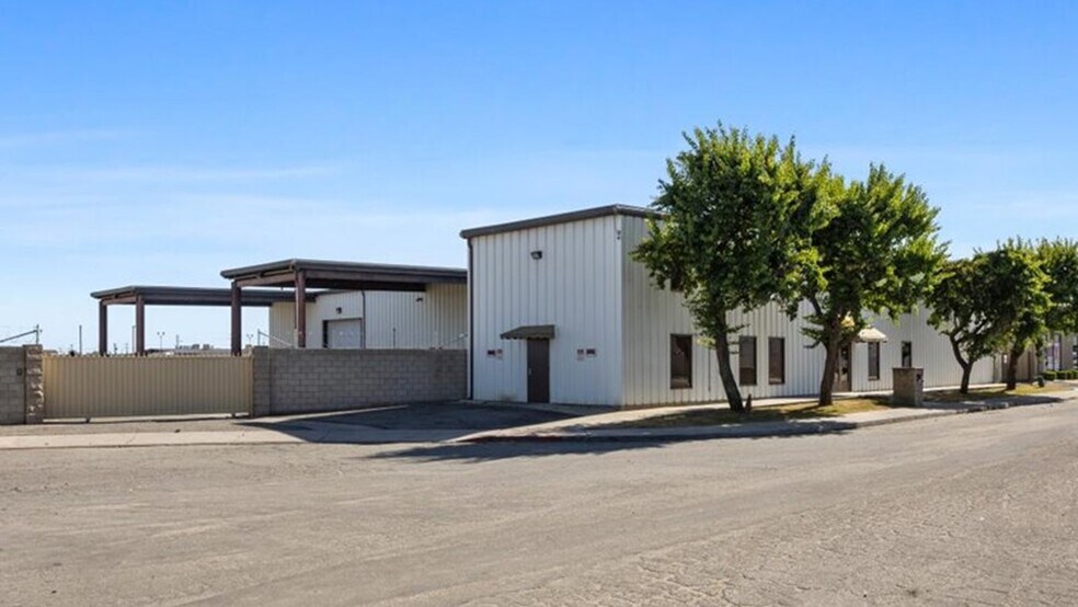 6309 Seven Seas Ave, Bakersfield, CA à louer - Photo du bâtiment - Image 1 de 26