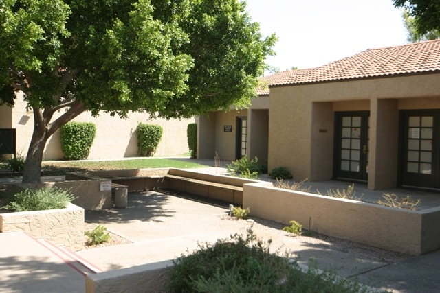 2101 E Broadway Rd, Tempe, AZ à louer - Photo du bâtiment - Image 1 de 4