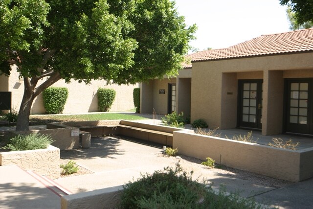 2101 E Broadway Rd, Tempe, AZ à louer Photo du bâtiment- Image 1 de 5