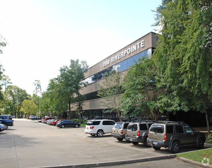 200 River Pointe Dr, Conroe, TX à louer - Photo du bâtiment - Image 3 de 19