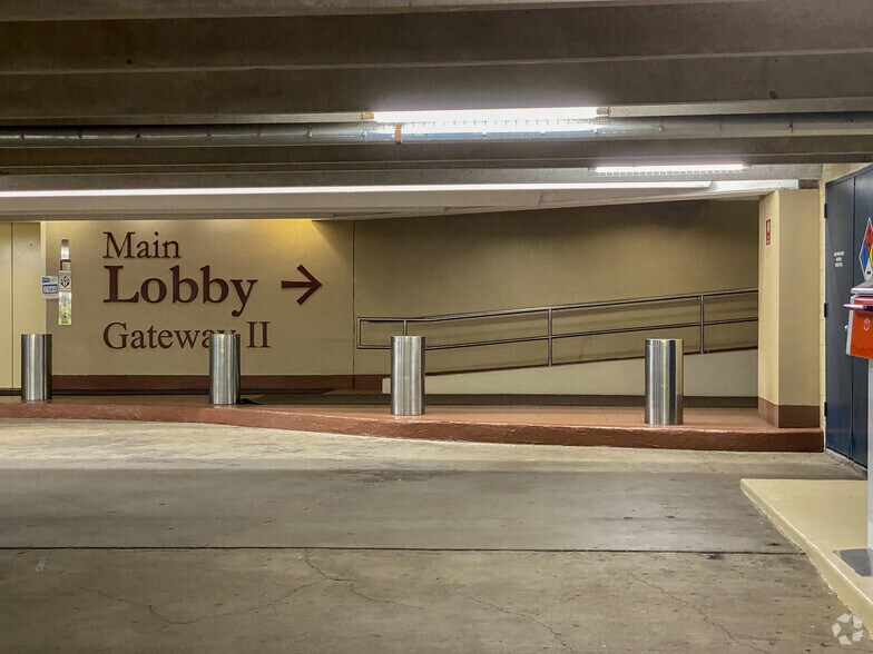 3663 N Sam Houston Pky E, Houston, TX à louer - Photo du bâtiment - Image 3 de 7