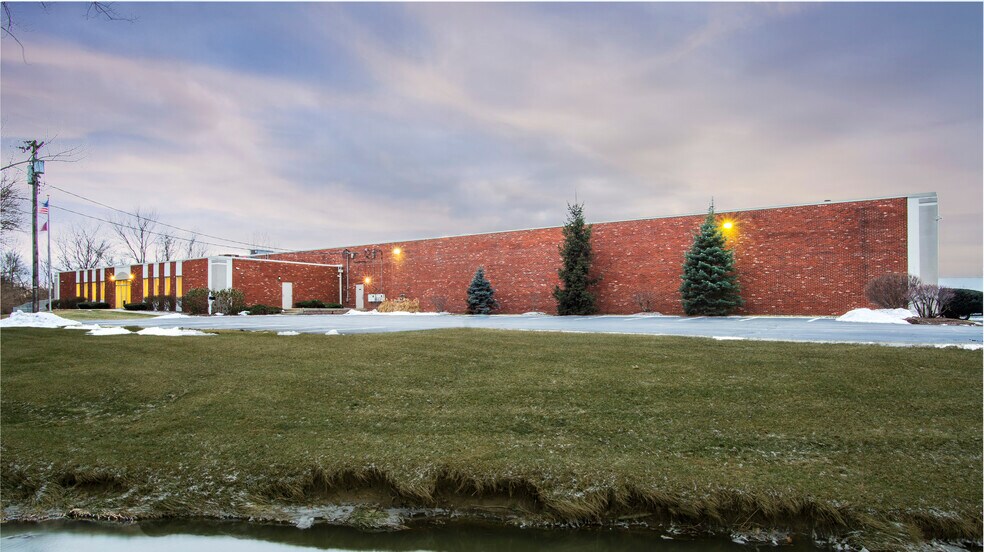 1504 Sadlier Cir S Dr, Indianapolis, IN à louer - Photo du bâtiment - Image 1 de 2