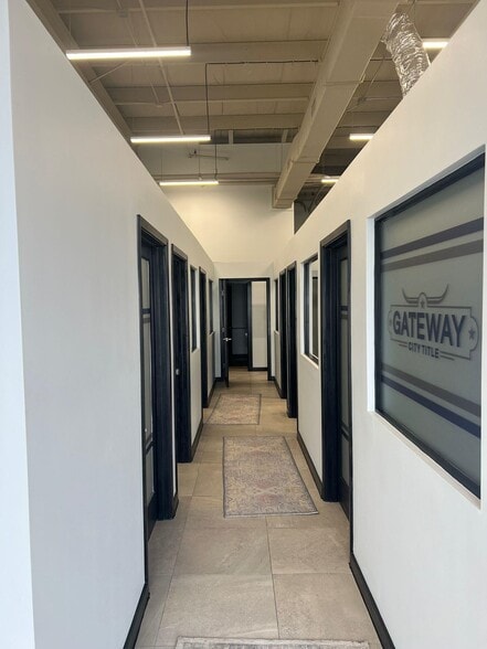 2324 Jacaman Rd, Laredo, TX for lease - Interior Photo - Image 3 of 17