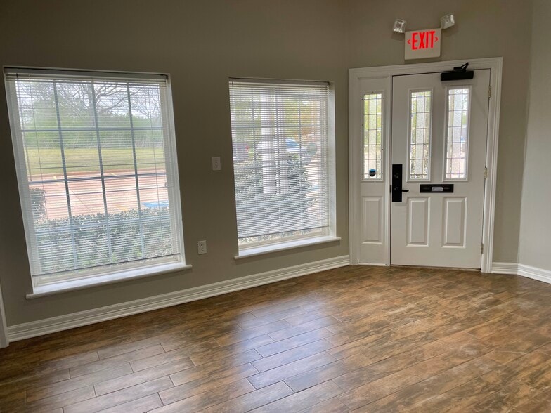 613 Russell Blvd, Nacogdoches, TX à louer - Photo du bâtiment - Image 2 de 19