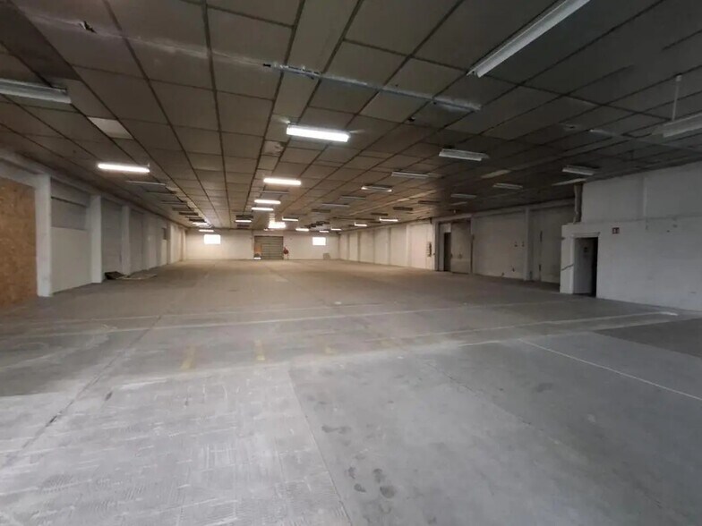 Flex in Villefranche-sur-Saône for lease - Interior Photo - Image 3 of 4