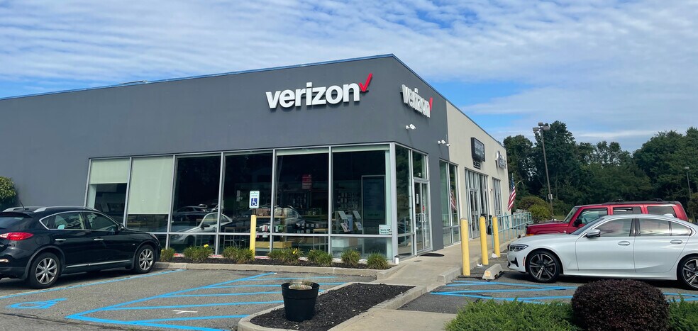 565-605 Portion Rd, Ronkonkoma, NY à louer - Photo du bâtiment - Image 3 de 3