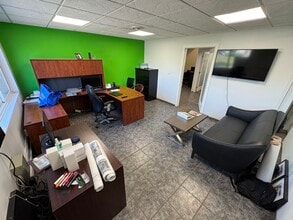 10335 95th St NW, Edmonton, AB à louer Photo intérieure- Image 2 de 9