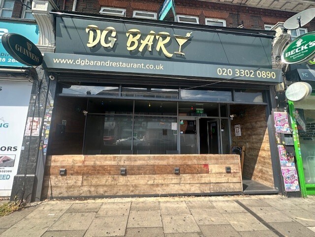 10 The Broadway, Wembley à louer - Photo du bâtiment - Image 1 de 2