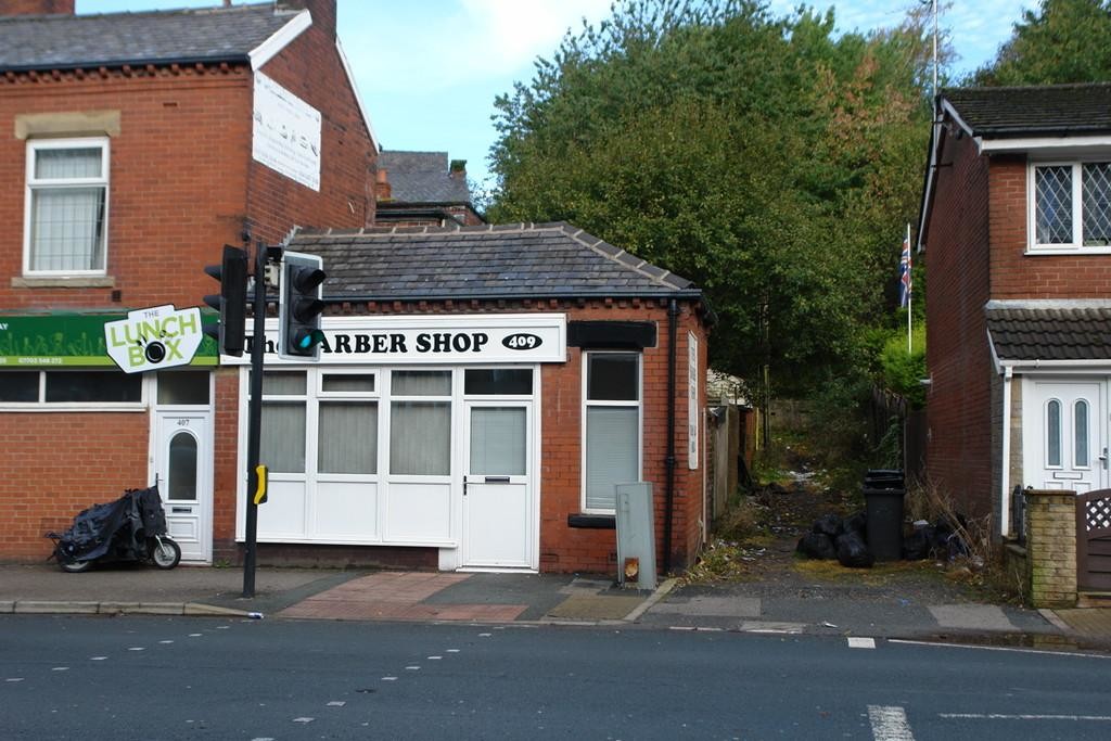 409 Huddersfield Rd, Oldham for sale Primary Photo- Image 1 of 1