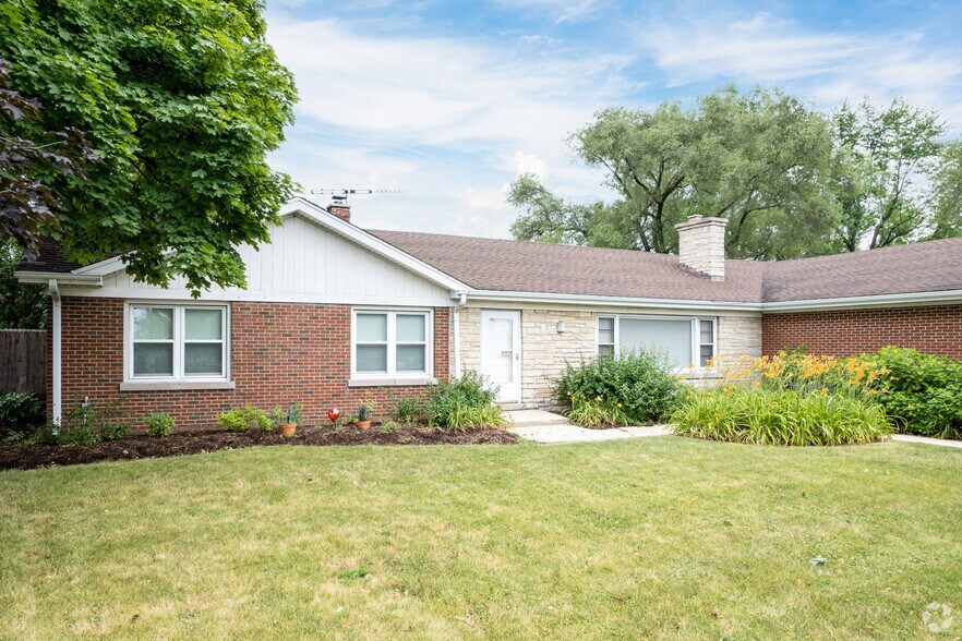 565 E Saint Charles Rd, Carol Stream, IL à vendre - Photo du bâtiment - Image 1 de 16