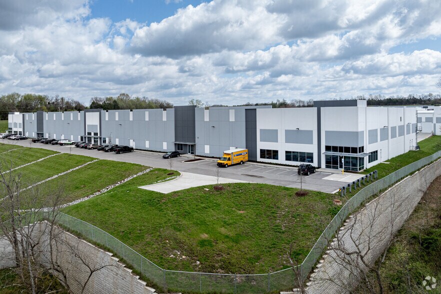 25 Genesco Pky, Lebanon, TN à louer - Photo du bâtiment - Image 3 de 7