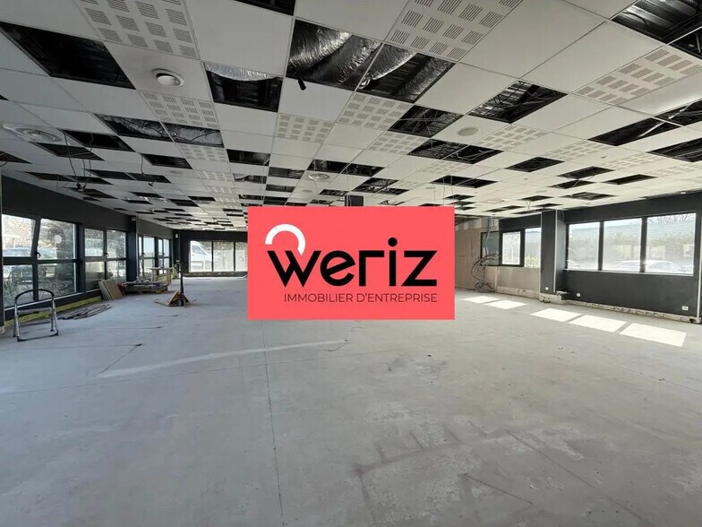 Flex in Éguilles for lease - Interior Photo - Image 2 of 6