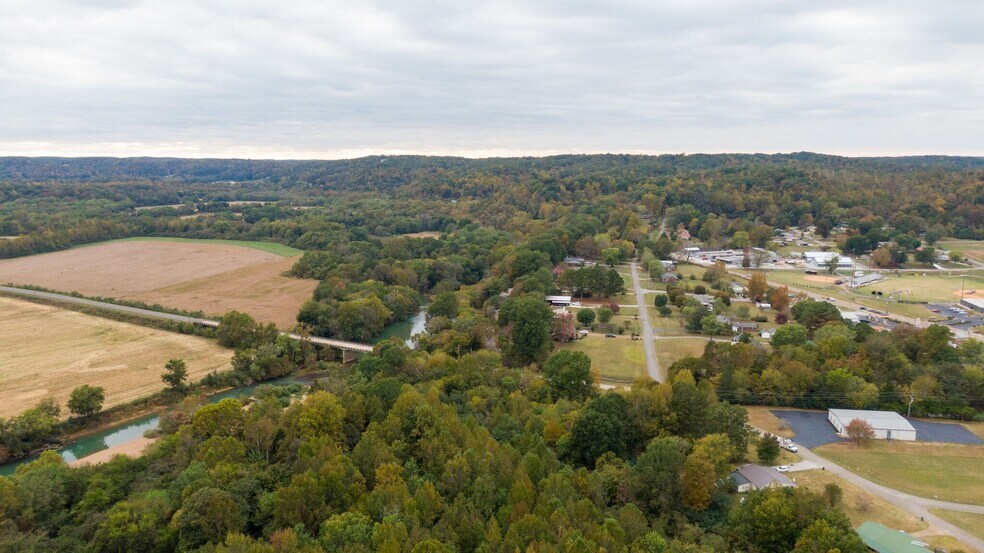 103 Hadley cir, Linden, TN à vendre - Photo du bâtiment - Image 3 de 5