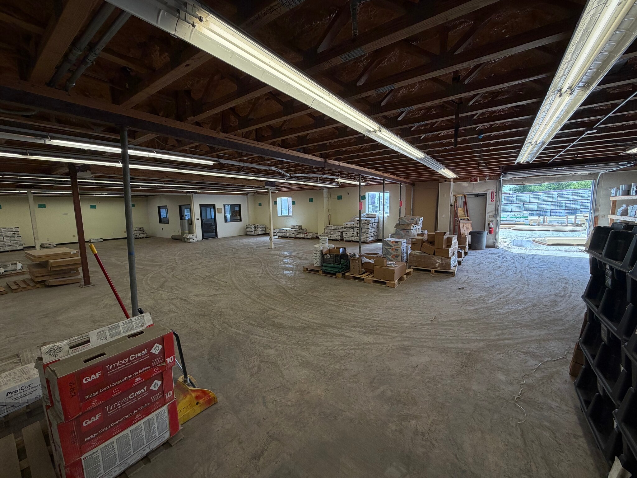 1821 Central Commerce Ct, Round Rock, TX for lease Interior Photo- Image 1 of 3