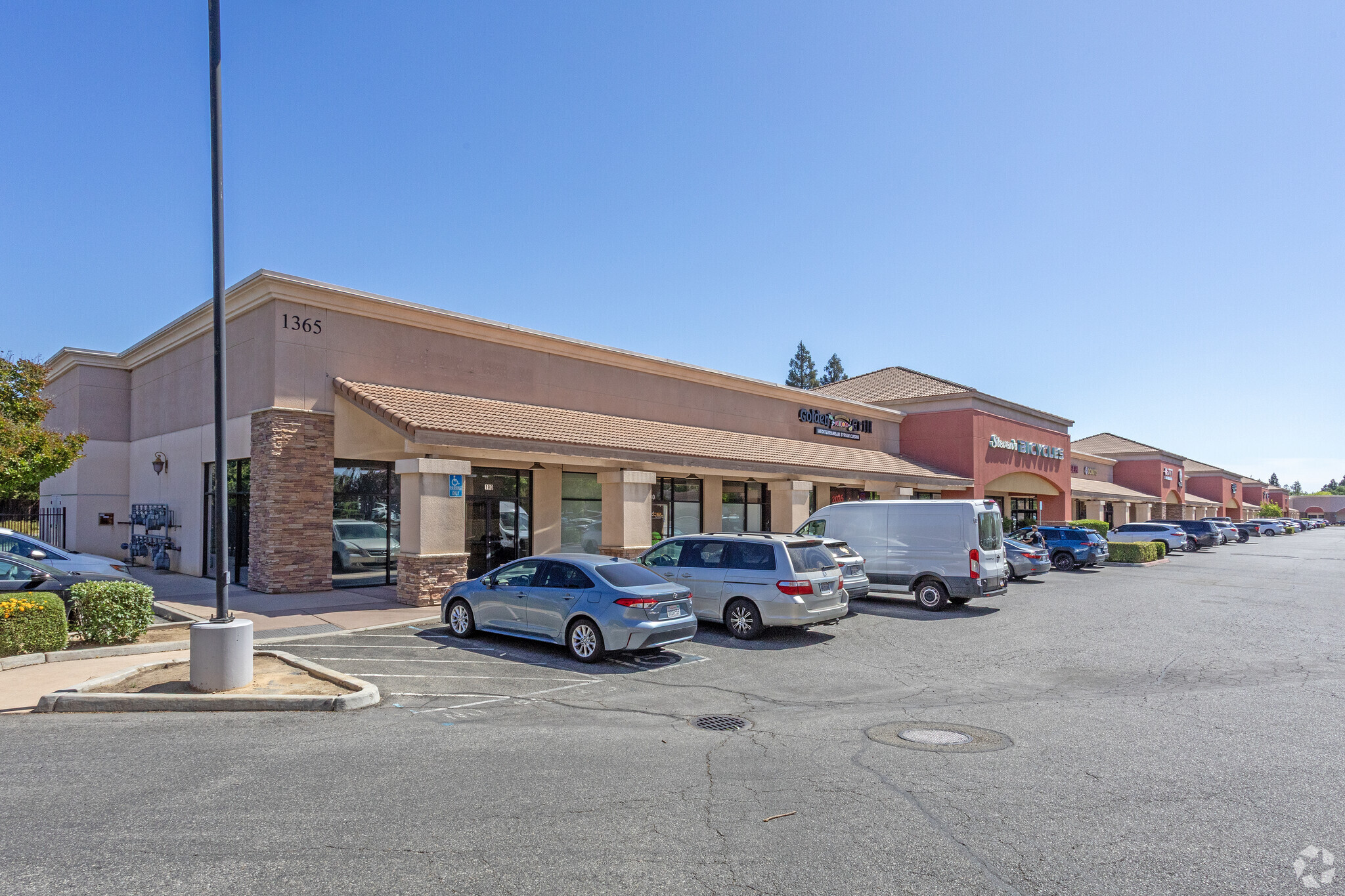 1305-1365 N Willow Ave, Clovis, CA for sale Primary Photo- Image 1 of 5