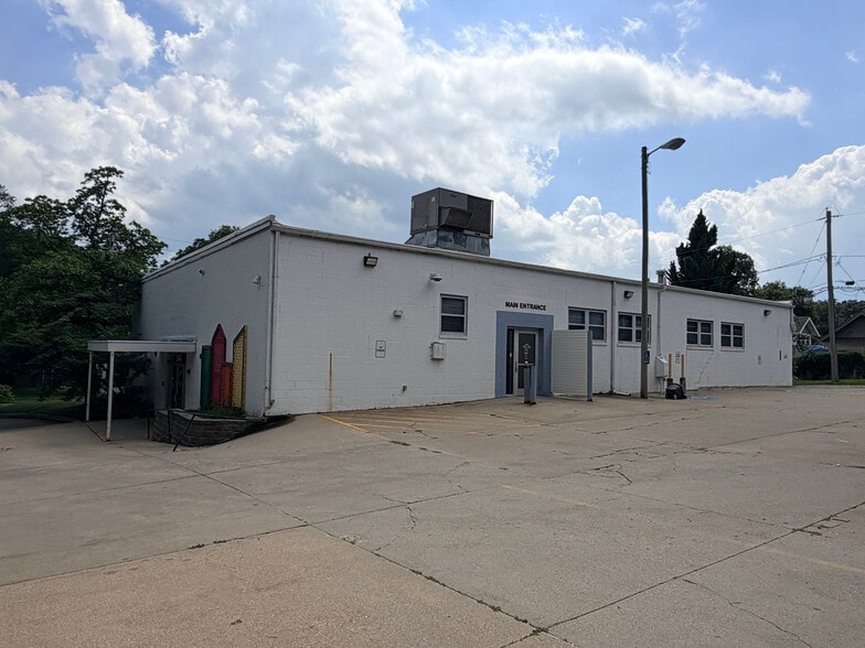 644 24th St, Des Moines, IA à vendre - Photo du bâtiment - Image 2 de 10