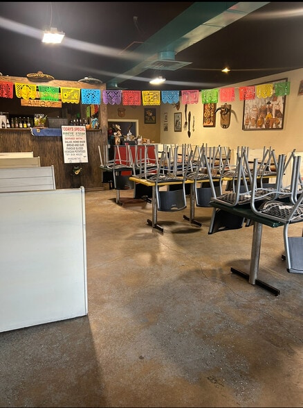 112 S Main St, Hennessey, OK for sale - Interior Photo - Image 2 of 25