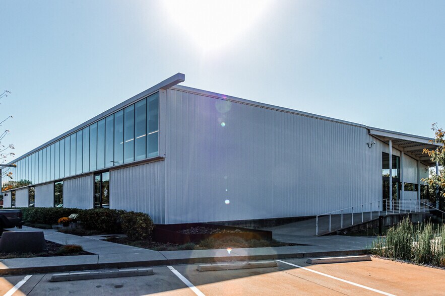 700 SE 5th St, Bentonville, AR à louer - Photo du bâtiment - Image 2 de 21