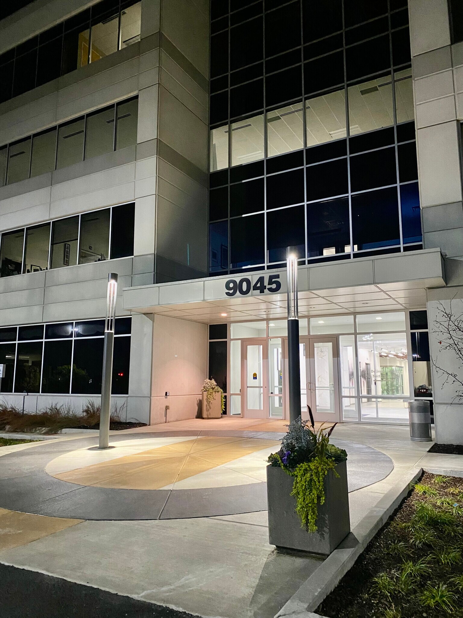 9045 River Rd, Indianapolis, IN à louer Photo du bâtiment- Image 1 de 12