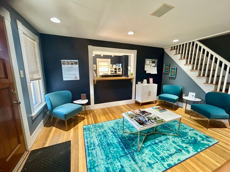 27 Village St, Concord, NH à vendre - Photo du bâtiment - Image 3 de 10