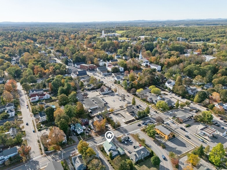 10 Elm St, Gorham, ME à vendre - Photo du bâtiment - Image 2 de 48