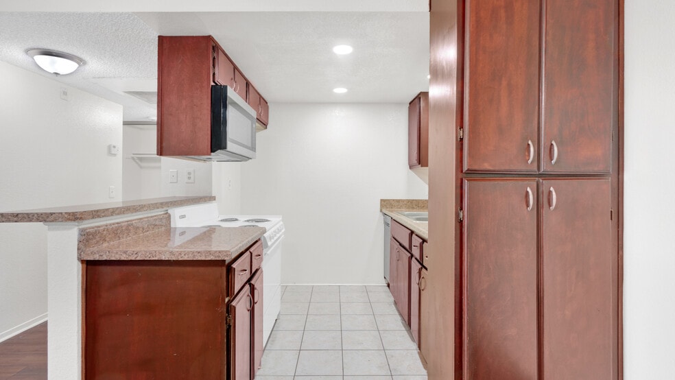 5555 N Long Beach Blvd, Long Beach, CA for sale - Interior Photo - Image 3 of 10