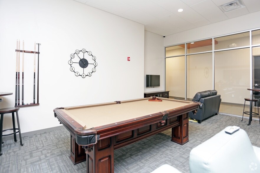 5465 George M Mills Civic Pky, West Des Moines, IA à louer - Photo intérieure - Image 3 de 25