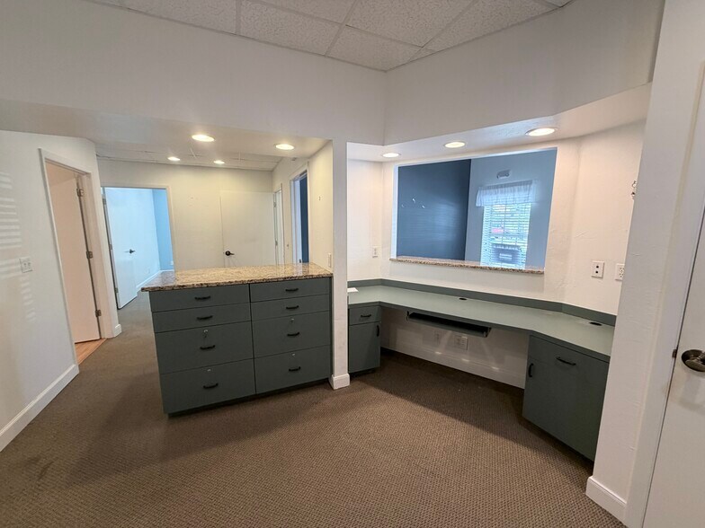 42 Barkley Cir, Fort Myers, FL à louer - Photo du bâtiment - Image 3 de 12