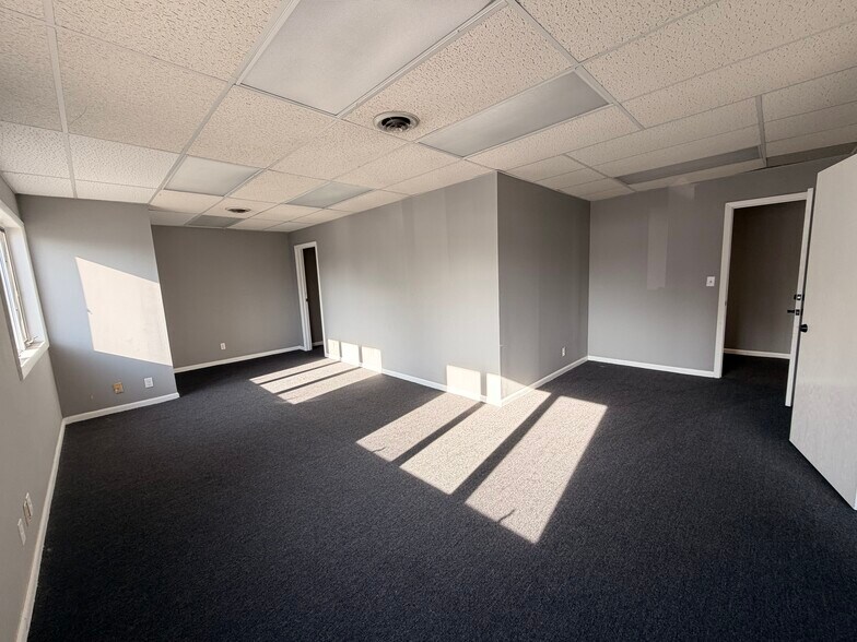 315 E Ridge Rd, Griffith, IN à louer - Photo du bâtiment - Image 2 de 8