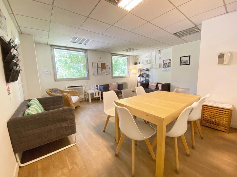 Office in Boulogne-Billancourt for lease - Interior Photo - Image 1 of 8