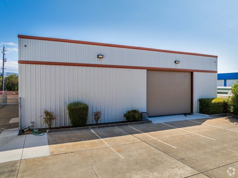 995 Transport Way, Petaluma, CA for sale - Building Photo - Image 2 of 12