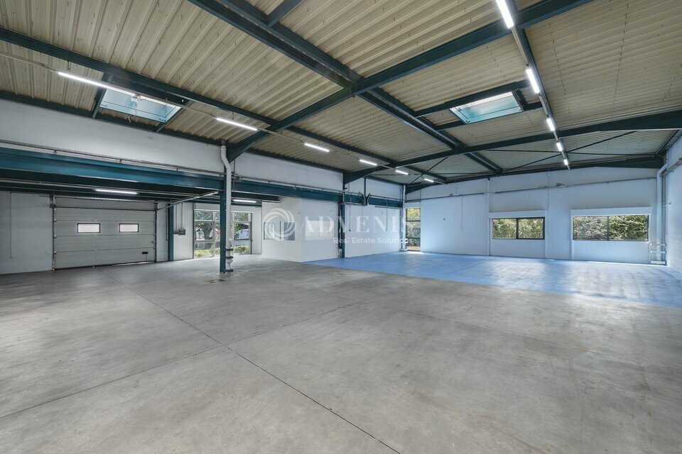 Flex in Tremblay En France for lease Building Photo- Image 1 of 10