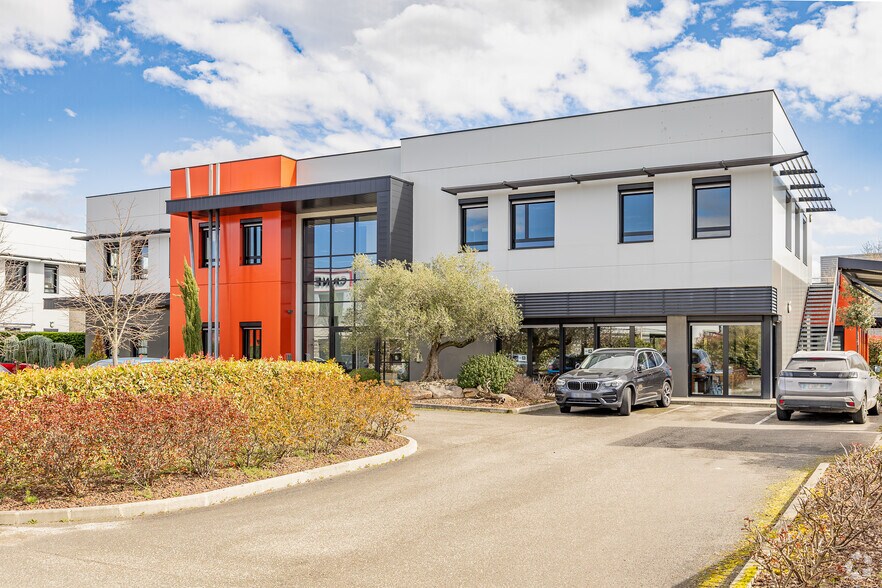 8 C Rue De Lombardie, Saint-Priest à louer - Photo du bâtiment - Image 2 de 3