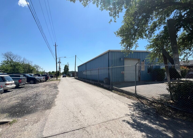 114 Ssgt Macario Garcia Dr, Houston, TX à vendre - Photo du bâtiment - Image 2 de 3