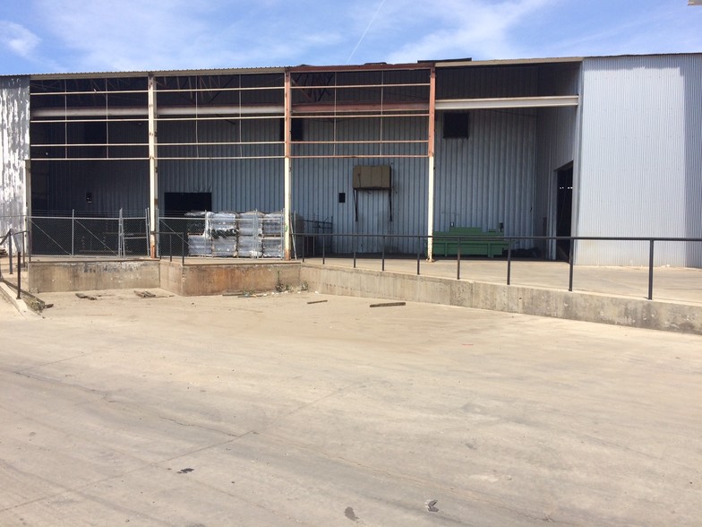 301 Espee St, Bakersfield, CA for lease - Building Photo - Image 3 of 3