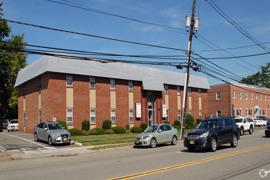1010 Clifton Ave, Clifton, NJ à louer - Photo du bâtiment - Image 1 de 5