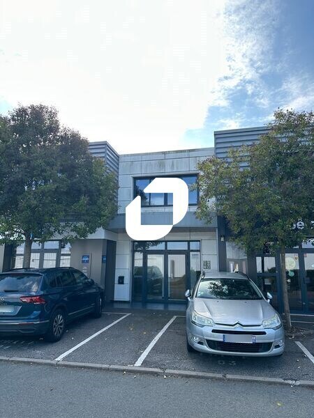 Office in Chambourcy for lease Building Photo- Image 1 of 6