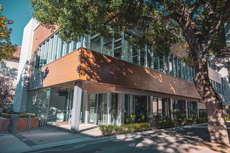524 Hamilton Ave, Palo Alto, CA à louer - Photo du bâtiment - Image 3 de 6