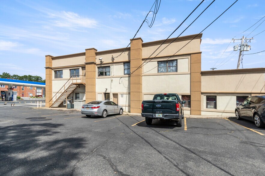 29 Glen Cove Ave, Glen Cove, NY à louer - Photo du bâtiment - Image 2 de 5