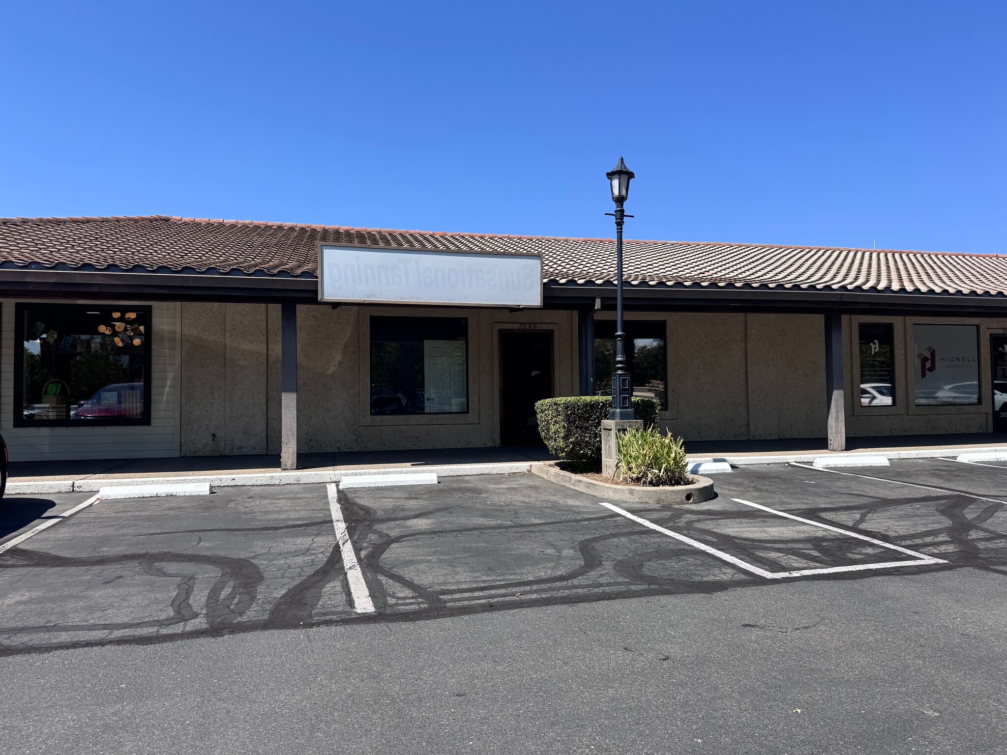 221 Locust St, Redding, CA for lease Interior Photo- Image 1 of 11