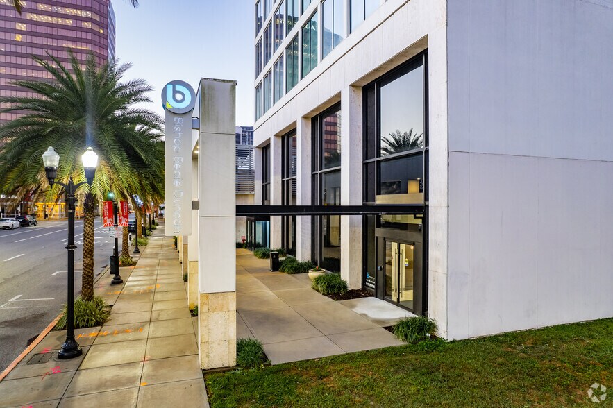 250 N Orange Ave, Orlando, FL à louer - Photo du bâtiment - Image 3 de 10