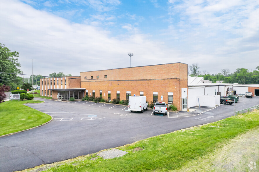 31 Oak Ave, Chalfont, PA à louer - Photo du bâtiment - Image 2 de 2