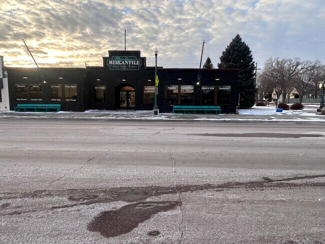 More details for 615 N Main St, Mitchell, SD - Retail for Sale