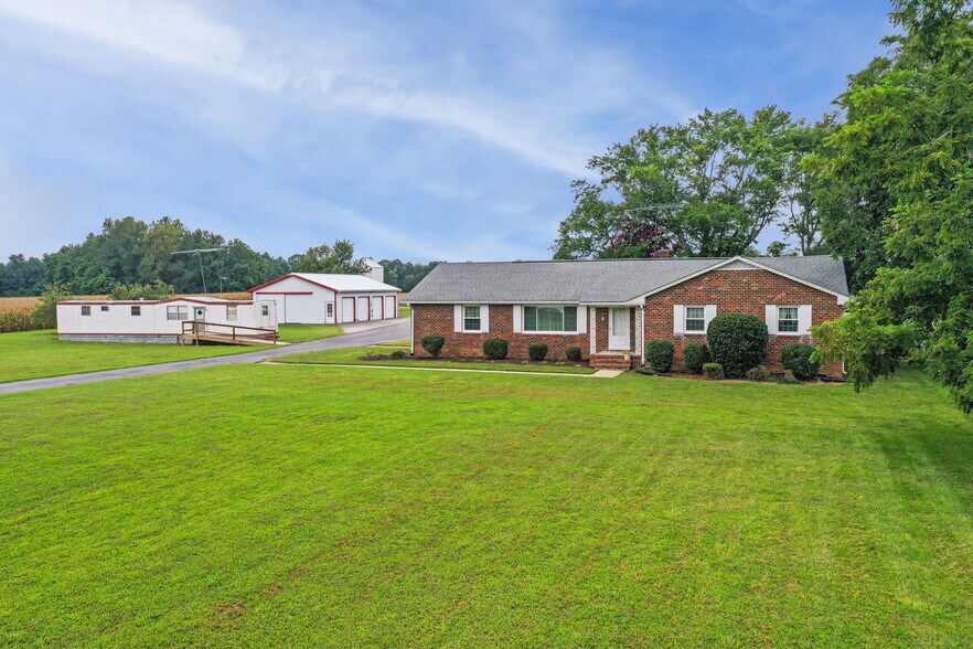 79 Gardys Mill Rd, Callao, VA à vendre - Photo du bâtiment - Image 2 de 22