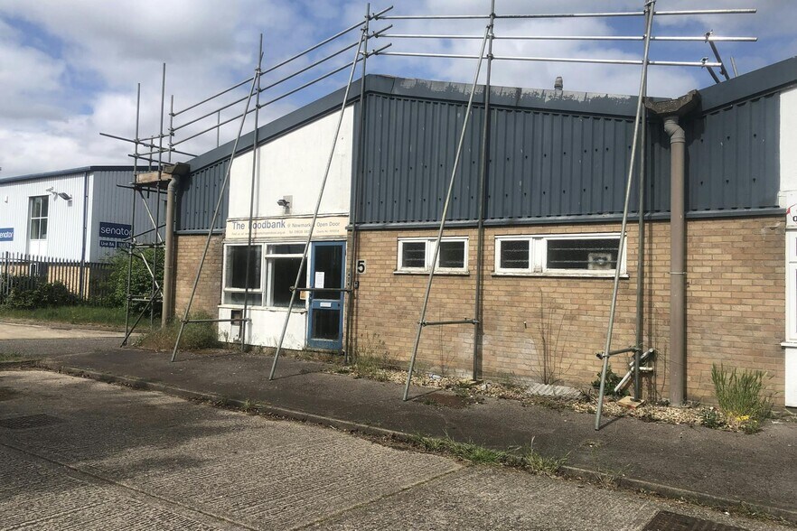 1-5 Craven Way, Newmarket à louer - Photo principale - Image 1 de 3