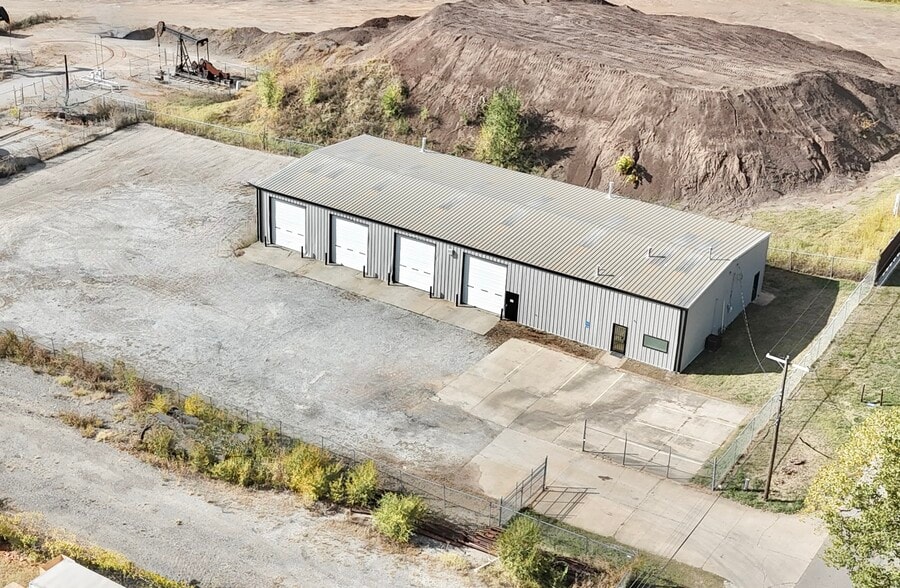 3920 NW 8th St, Oklahoma City, OK for lease - Building Photo - Image 2 of 10