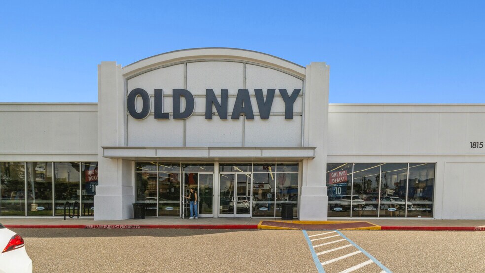 1815 S 10th St, McAllen, TX à vendre - Photo du bâtiment - Image 2 de 5