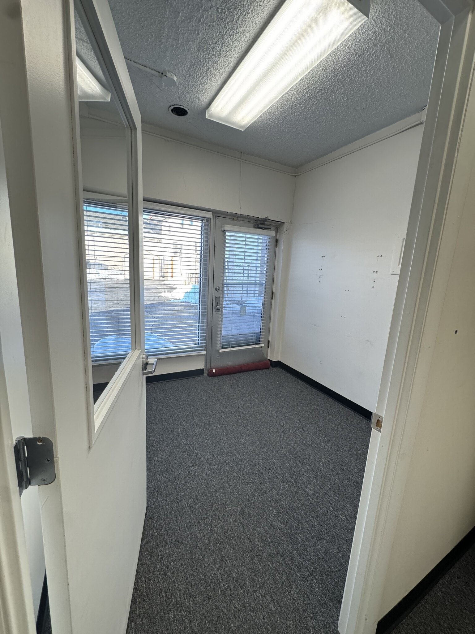 8005 Plainfield Rd, Cincinnati, OH for lease Interior Photo- Image 1 of 4